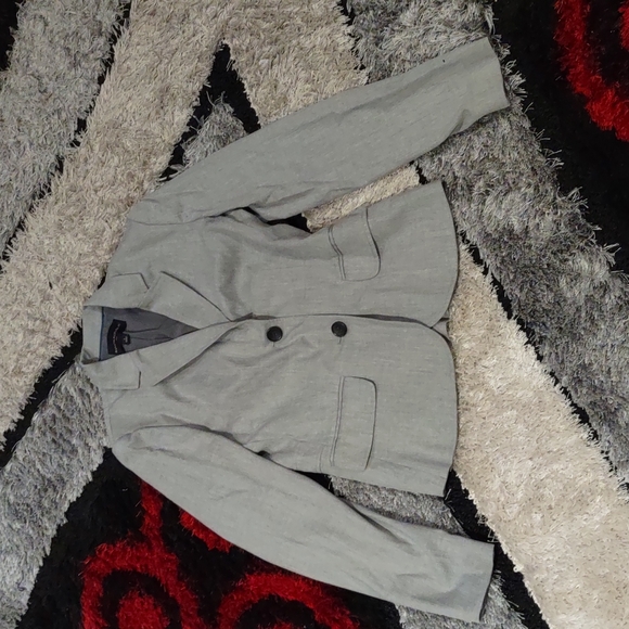 Banana Republic Jackets & Blazers - Beautiful grey blazer by Banana Republic 🌼